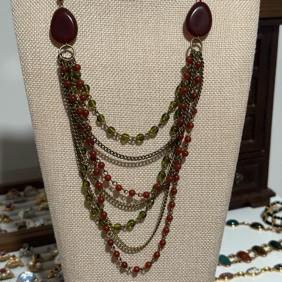 AVON | Green and Red Beaded Necklace - Picture 3 of 6
